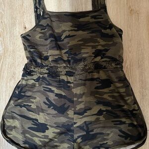 SHEIN Camouflage Kids Bodysuit